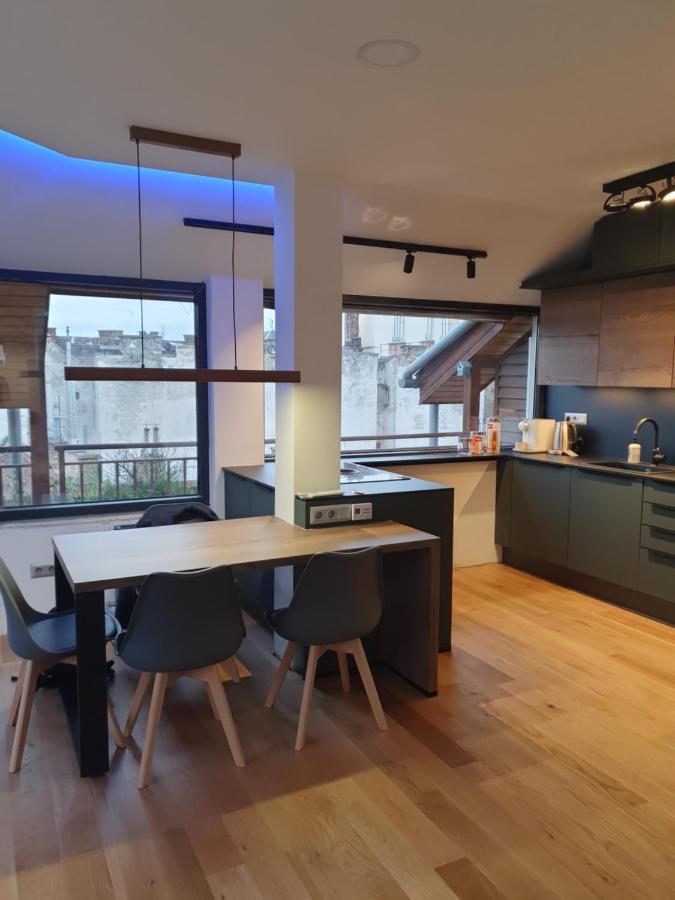 Modern Top Floor Loft With Balcony Budapest Exterior photo