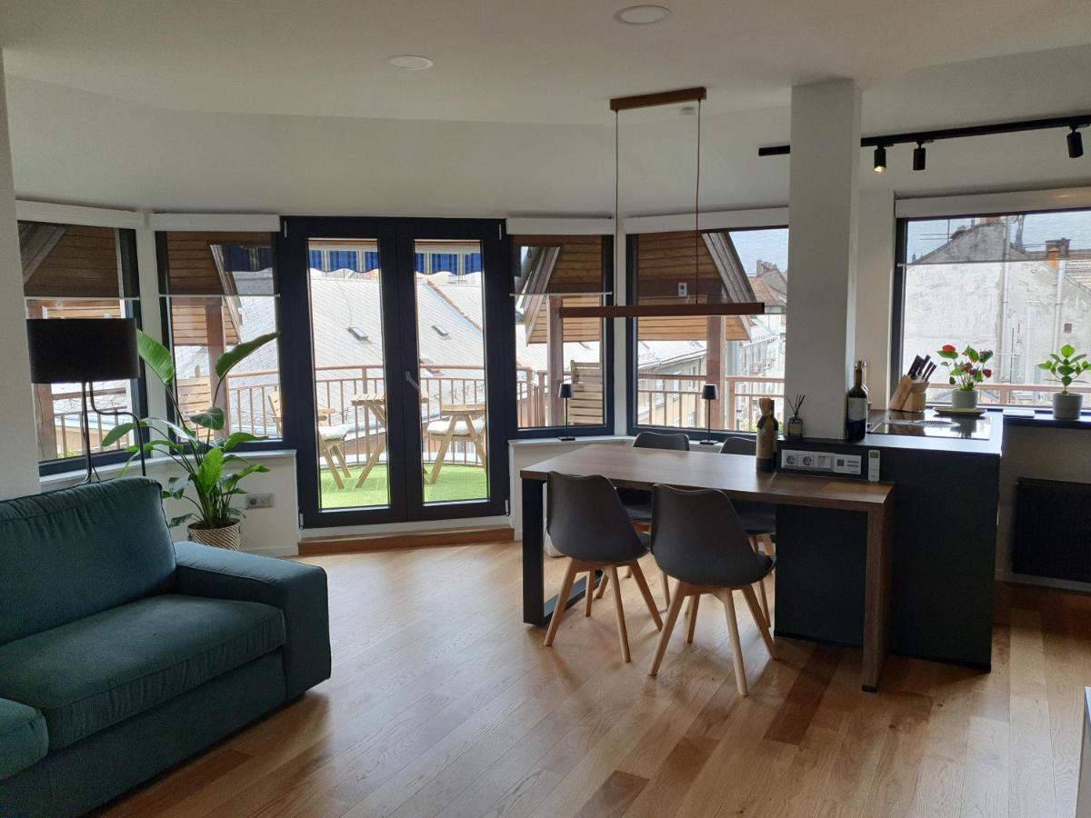 Modern Top Floor Loft With Balcony Budapest Exterior photo