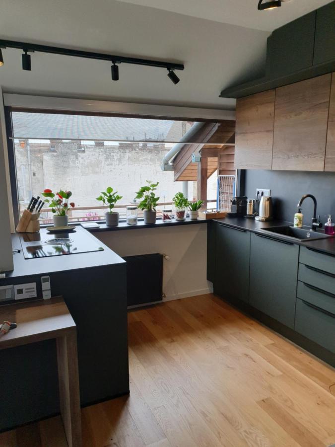 Modern Top Floor Loft With Balcony Budapest Exterior photo